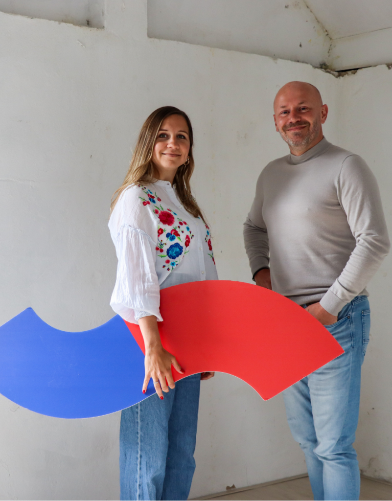 Jenty en Johan van Brys met het Brys logo